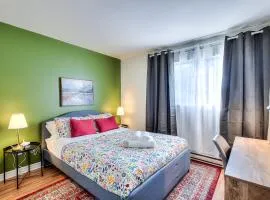 Free Parking! Montreal Adventure Home - Modern & Spacious Comforts!