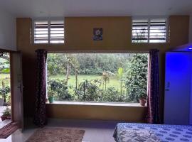 Doddakallu Betta Homestay Coorg, accessible hotel in Somvārpet