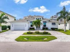 Modern 2023 built home steps to beach/shops/dining