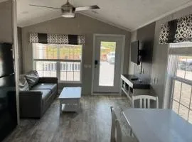 Peaceful Tiny Home - Mins to Bald River & Downtown