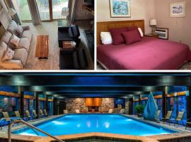 Top Floor Luxury, Sauna, Private Pool, Lake Bellaire Beach, 5 beds, 4 full bath, acomoda&ccedil;&atilde;o em condom&iacute;nio em Bellaire
