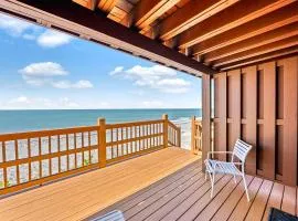 Gulf Front Escape on the Beach with Shared Sunset Deck & Pool