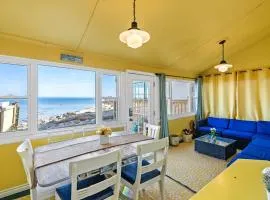 Crystal Beach Stunning Waterfront Stay with Fire Pit