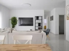 4BDR apt with jacuzzi in the heart of the city