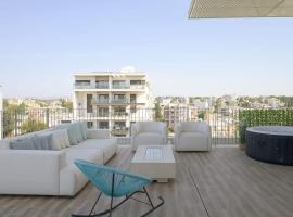 The most special 4-BDR penthouse in the Krayot、Qiryat Ataのホテル