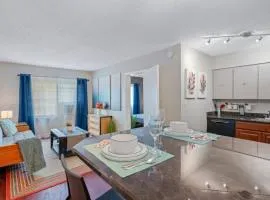 Midtown Mod w/King Bed+Fooseball
