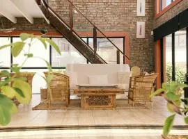 SIESTA DE RON Wilderness Beach House, 10 or 6 or 4 Sleeper Seconds from the OCEAN