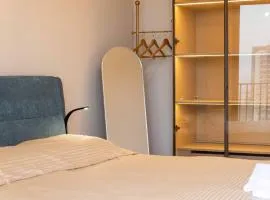 Cozy Suite Among the Highest Floors - Free Parking