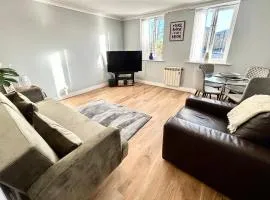 Fab city centre apartment with free parking