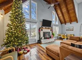 Cozy Family Getaway w Games Hot Tub & Fire Pit