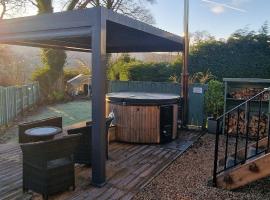 Driftwood with Hot Tub, hotel v destinaci Corpach