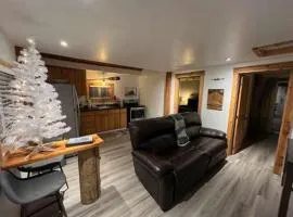 #StayinMyDistrict Lakeside Cottage