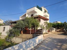 Apartments Vlado, hotel em Rogač