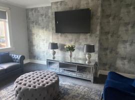3BR Sleeps 6 Free Parking Near Glasgow City Centre، فندق في رينفرو