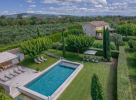 Mas de Canfier，位于罗宾鲁伯龙的酒店