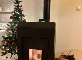 LE REFUGE DE LA BAIE, hotel with hot tubs in Beaussais sur Mer