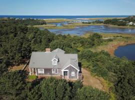 Beautiful Water Views Dogs Welcome, hotel a Truro