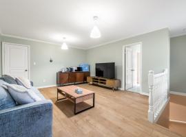 Stylish 1BR Suite with Private Entrance in Richmond, hotel i Richmond