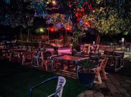 Village Nong Taaba, hotel com estacionamento em Ouagadougou