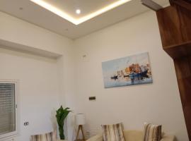 Front beach cosy apartment, hotel in La Goulette
