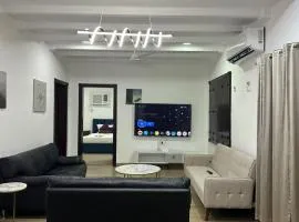 Big & Quiet Apartment