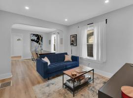 Bright 2-BR Home by Breweries/Riverfront/Casino, ξενοδοχείο σε Windsor