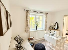 Country Home with Private Kamp River Access – hotel w mieście Gars am Kamp