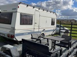 Трейлер з чаном в Загороді біля Львова, ξενοδοχείο 