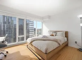 Stunning 27th Floor Suite - Close to Eaton Centre -The Roland