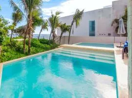 Chic Beachfront Condo Ocean View Rooftop Pools