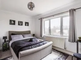 Stylish Two-Bed Apartment in Ashford
