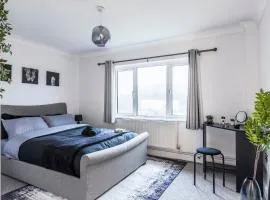 Stylish Two-Bed Apartment in Ashford