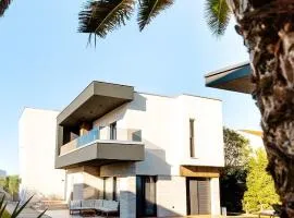 Luxury Villa Positiva