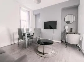 Stunning 5 Bedroom Home in the Heart of Swansea - Snooker Table, WiFi & Parking!