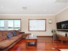 Lakefront, Comfortable, Peaceful nature, Spacious,8 guests,5 beds, hotel in Primbee