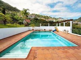 traveller's house PROMO 25 MARÇO, Hotel in Machico