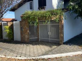 Casa azul, hotel in Caçapava