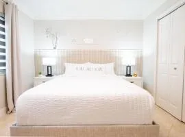 Longwood Private Suite - Near Orlando - Modern, Private Entrance, Fast WiFi