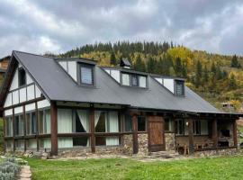 the Wild, ξενοδοχείο σε Volosyanka