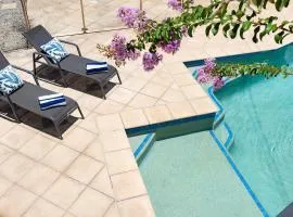 Pet Friendly Family Home In Brisbane - Relocations and Family Stays - Fast Internet - Parking - Netflix