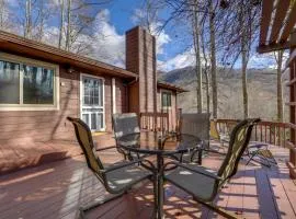 Dog-Friendly Cabin 6 Mi to Cataloochee Skiing!
