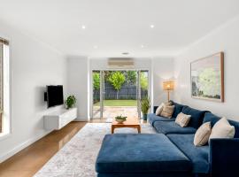 Mia's Place Modern Pet friendly Geelong West stay, hotel in Geelong West