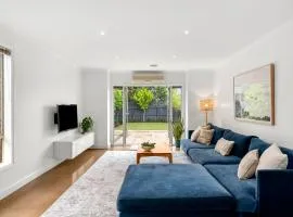 Mia's Place Modern Pet friendly Geelong West stay