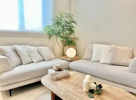 Le Coze Nampo, 2BR Apartment 3 Queen Bed, 8 minutes from Busan Station, Maximum 6 people