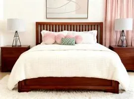 Sunrise Garden - Cozy Queen Suite Room with private bath in Villa - Pool-Club-Disney