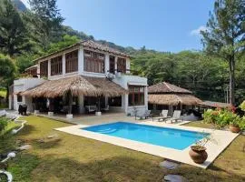 Luxury Cabin - Heated pool - 4 Bedrooms