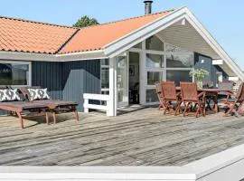 Three-Bedroom Holiday Home In Otterup