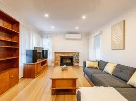 Geelong 3 Bedroom House, 4 Beds, Near City Centre