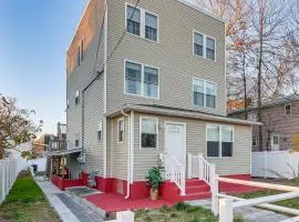 6 Mi to Dtwn New Haven Duplex with Shared Yard