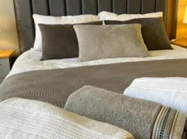 Duplex Apartment in Greater Manchester, hotel in Oldham